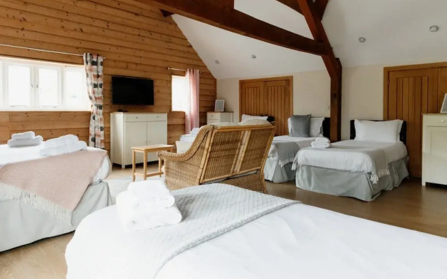 Barn in Wales With Swim Spa & Scenic Views