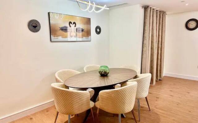 2BR Luxury Apartment Marina View