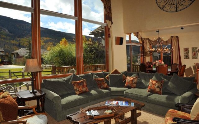 Lionsridge Loop Residence
