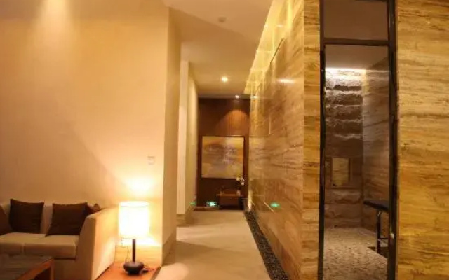 Sanmenxia Feicui Lichi Hot Spring Resort Hotel