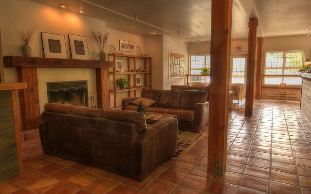 Waters Edge Shoreside Suites
