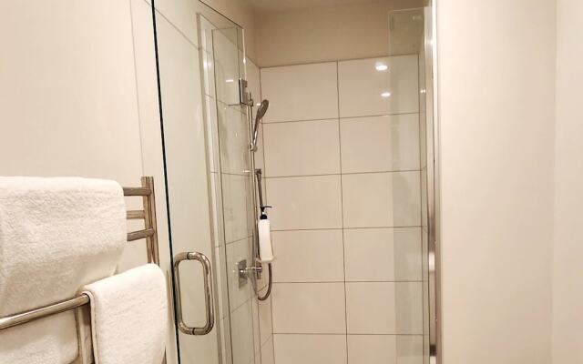 Sunny, Spacious And Magnificent Sea Views!