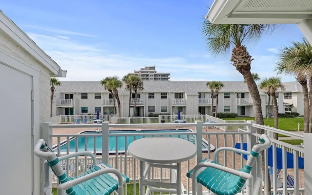 Colony Beach Club 246