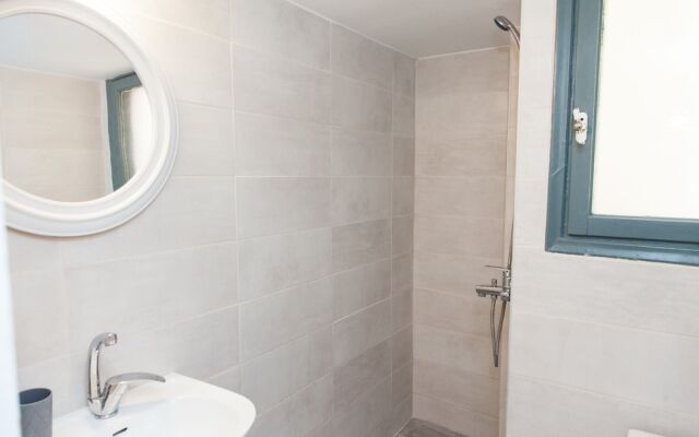 Brand new apt in central Athens