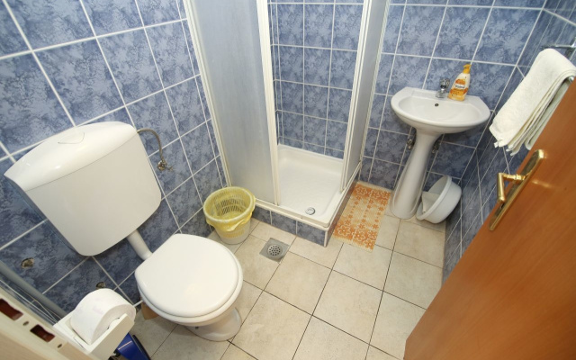 Studio apartment Tea - parking and grill, 100 m from sea SA2 Rogoznica, Riviera Sibenik