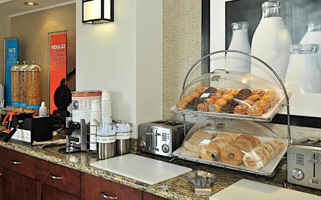 Hampton Inn & Suites by Hilton Calgary-Airport