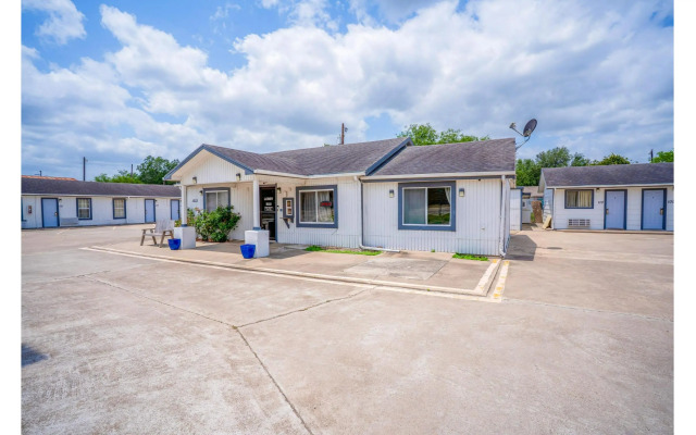 OYO Budget Inn Falfurrias Hwy 281