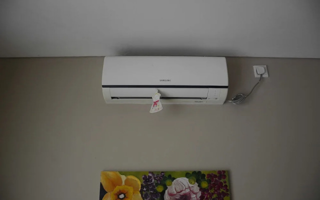 Warm and Cozy 2BR Apartment Woodland Park Residence