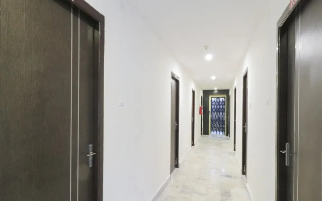 Sujatha Nirmala Convent Road by OYO Rooms