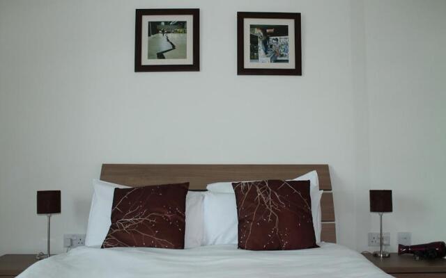 House of MoLi - Commercial Road Apartments