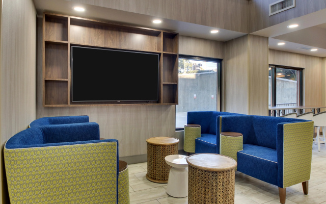 Holiday Inn Express & Suites Atlanta N-Perimeter Mall Area by IHG - фото 2
