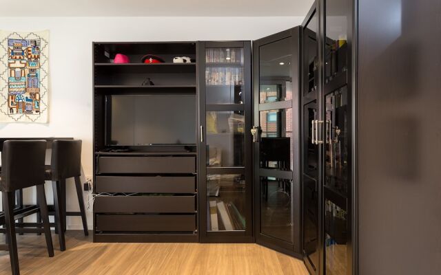 3 Bedroom Apartment Near King George's Park