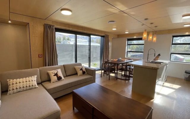 JillyLan Village Apartment