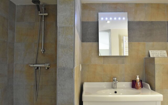 Charming Villa in Lauris South of France with Private Pool