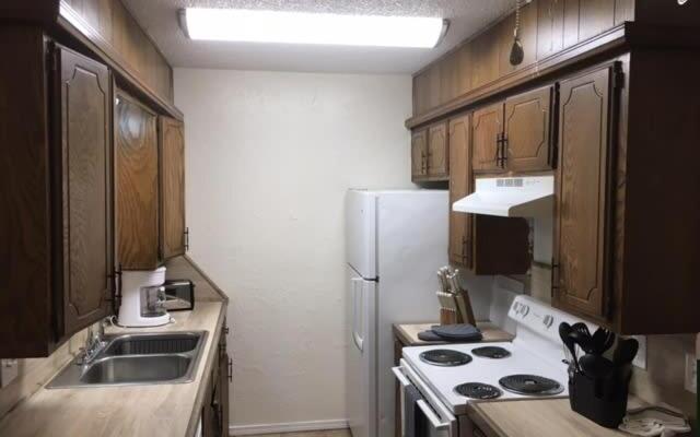 Cozy Upstairs 1 Bedroom Apartment close to Fort Sill