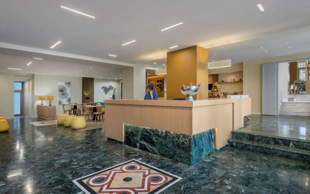 Casual Kubic Athens Hotel