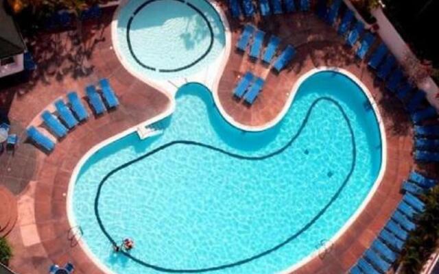 Hotel Cristina Suites