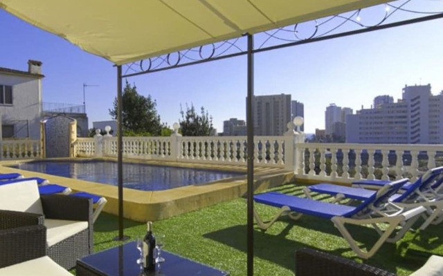 Villa - 8 Bedrooms with Pool and WiFi - 106437