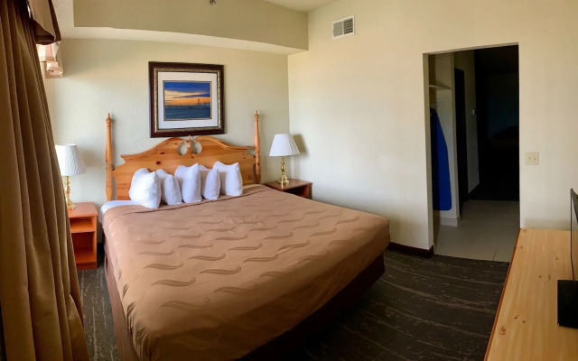 Mackinaw Beach & Bay Inn & Suites