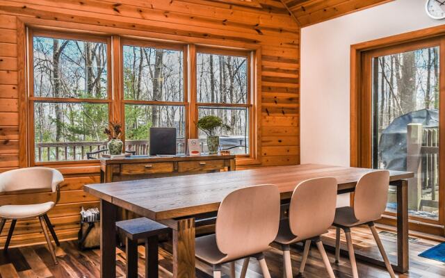 Swimming Bear Lodge 4 Bedroom House