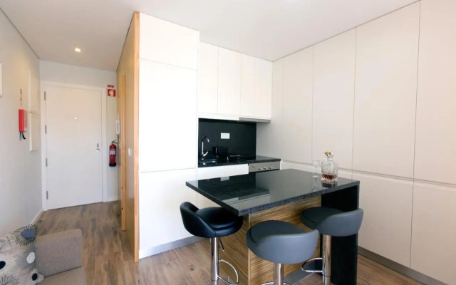 Carlos Alberto Balcony APT