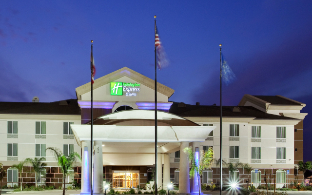 Holiday Inn Express & Suites Dinuba West, an IHG Hotel