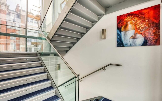 Stylish 1bdr Apt W/balcony, Near Victoria Station