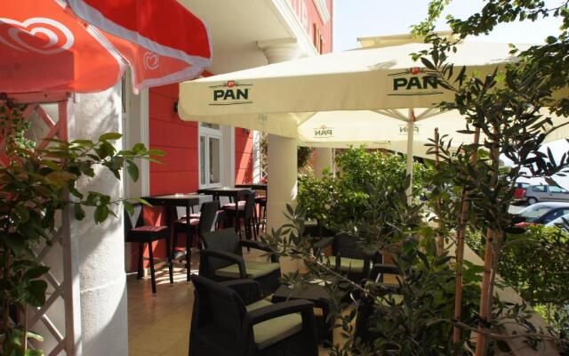 Lux Hotel Pansion