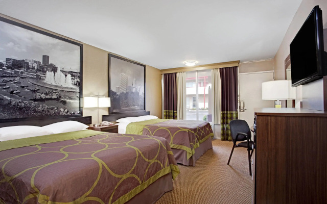 Super 8 by Wyndham Oklahoma/Frontier City