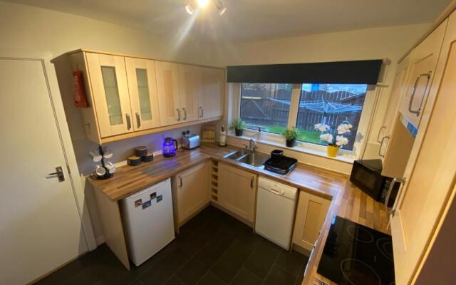 Delightful, central 3 bedroom house with garden.