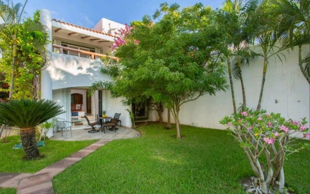 3Bd 3Bth Gorgeous Modern Villa Mins from Beach WIFI and Pool by Mint