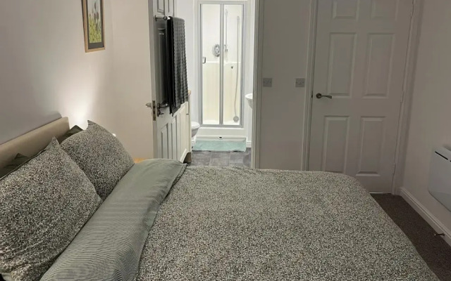 Sleeps 4 With Ensuite and Free Parking