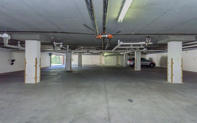 Silver Bear 19 with Covered Parking, Walk to Canyon Lodge by RedAwning