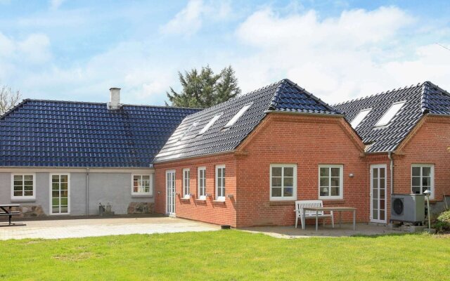 Adorable Holiday Home in Fur near Sea