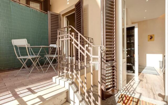 Central Berchet With Terrace and Private Entrance