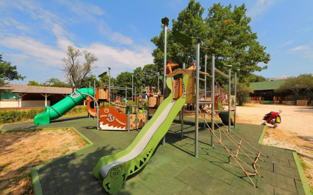 Pine Beach Pakostane - All Inclusive light