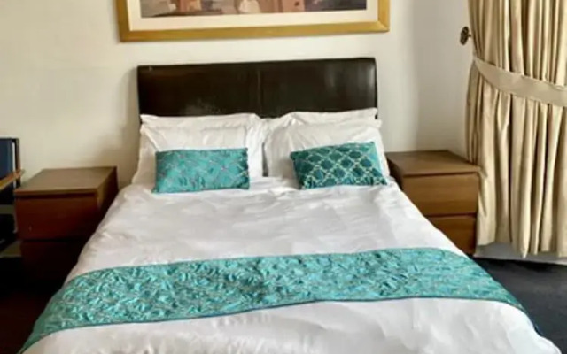 Large 5 Bedroom Flat in Marchmont, Edinburgh