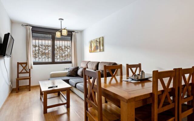 Contemporary Apartment in Gudar With Fireplace