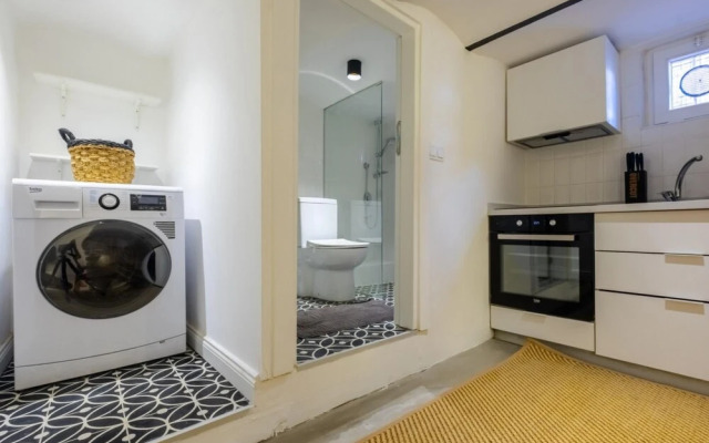 Vibrant Flat 5 Minutes Walk to Istiklal in Beyoglu