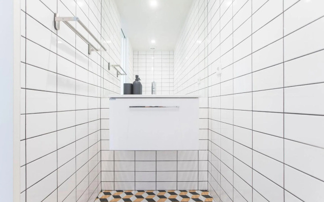 Modern 2BR Duplex Downtown by Art District by LovelyStay