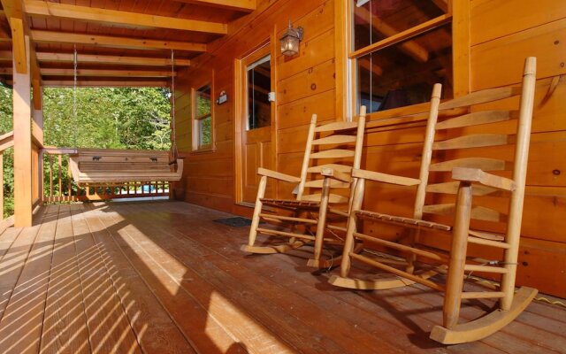 Mountain Lake Hideaway by Heritage Cabin Rentals