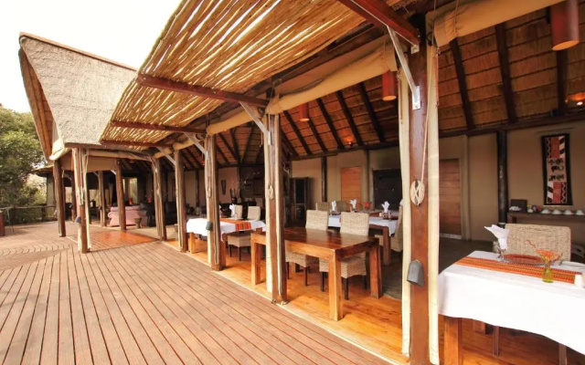 Bush Lodge – Amakhala Game Reserve