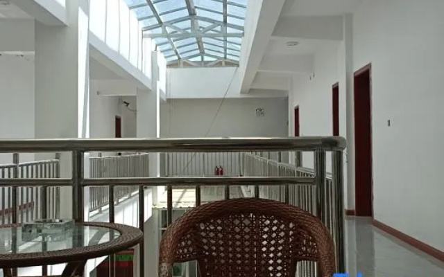 Xianshi Business Hotel
