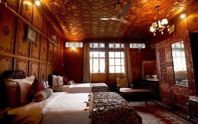 Meena Group houseboats