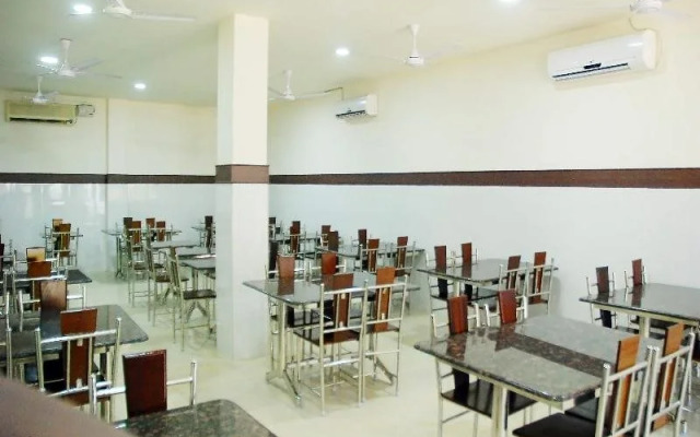 Hotel Pon Amutha