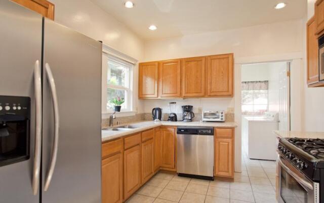 Hollywood Beachwood Retreat by LuxPads