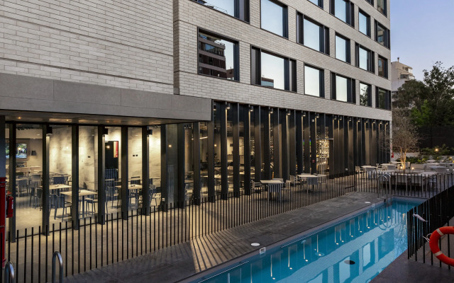 Ola Santiago Providencia, Tapestry Collection by Hilton