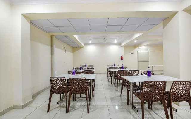 Fabhotel Palm Paradise