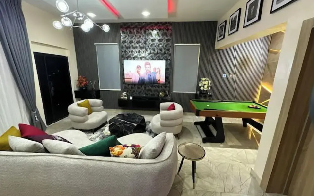 Bizzare Luxury Apartment