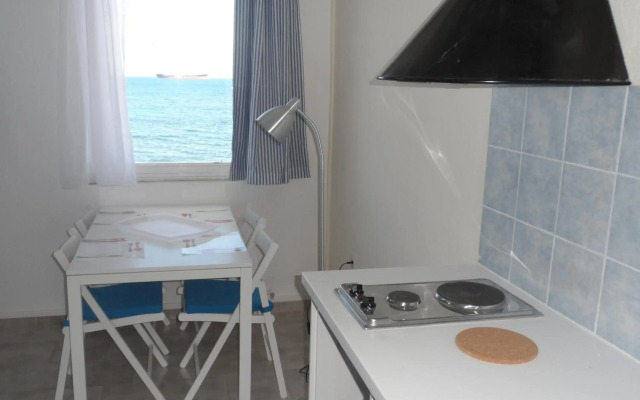 Seafront Studios & Apartments